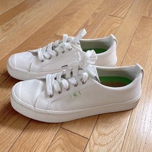 Cariuma OCA Low off white canvas sneaker sz 39